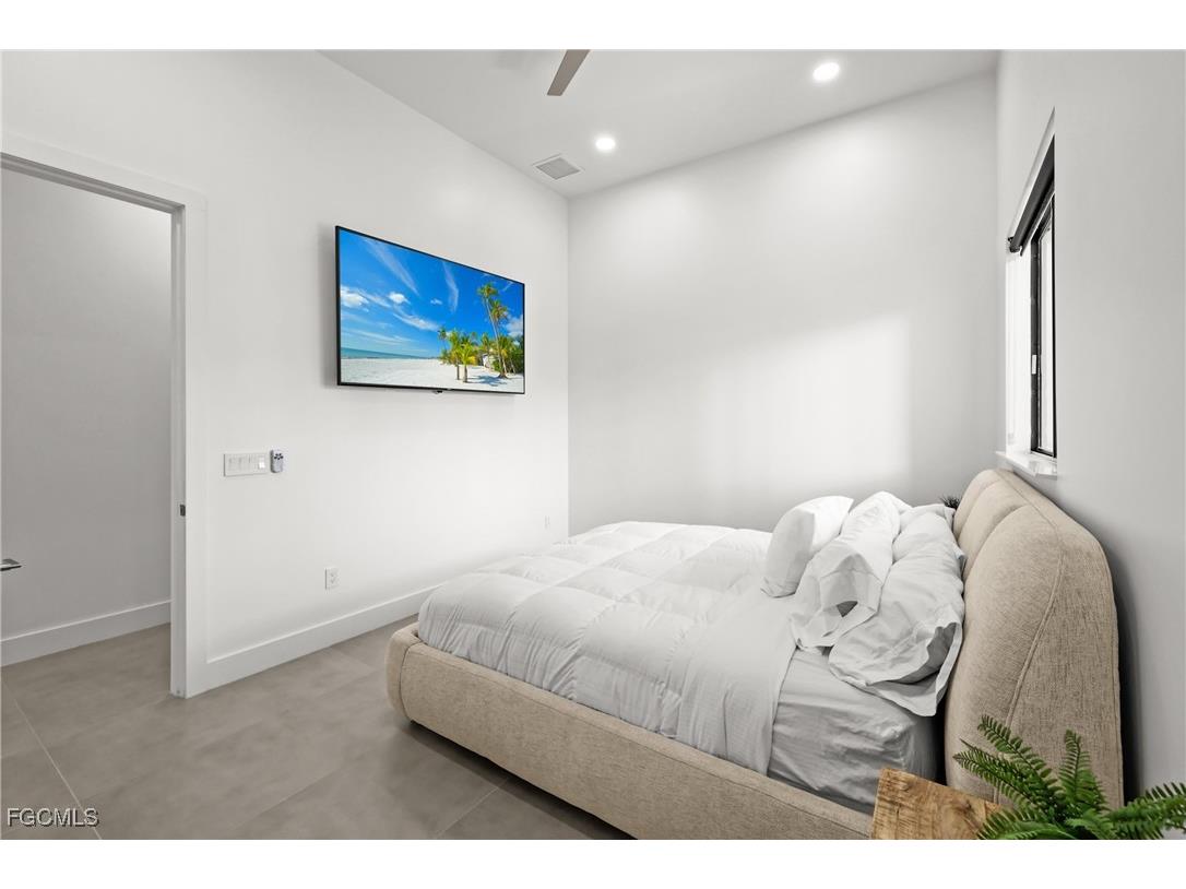 1332 Longwood Drive Fort Myers FL 33919 2025016294 image23