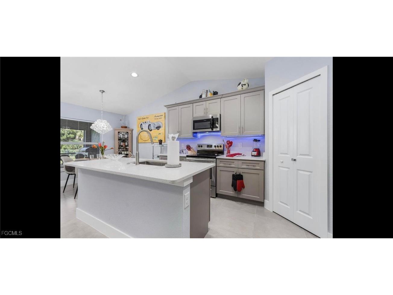 1331/1333 NE 15th Lane Cape Coral FL 33909 2025008219 image9