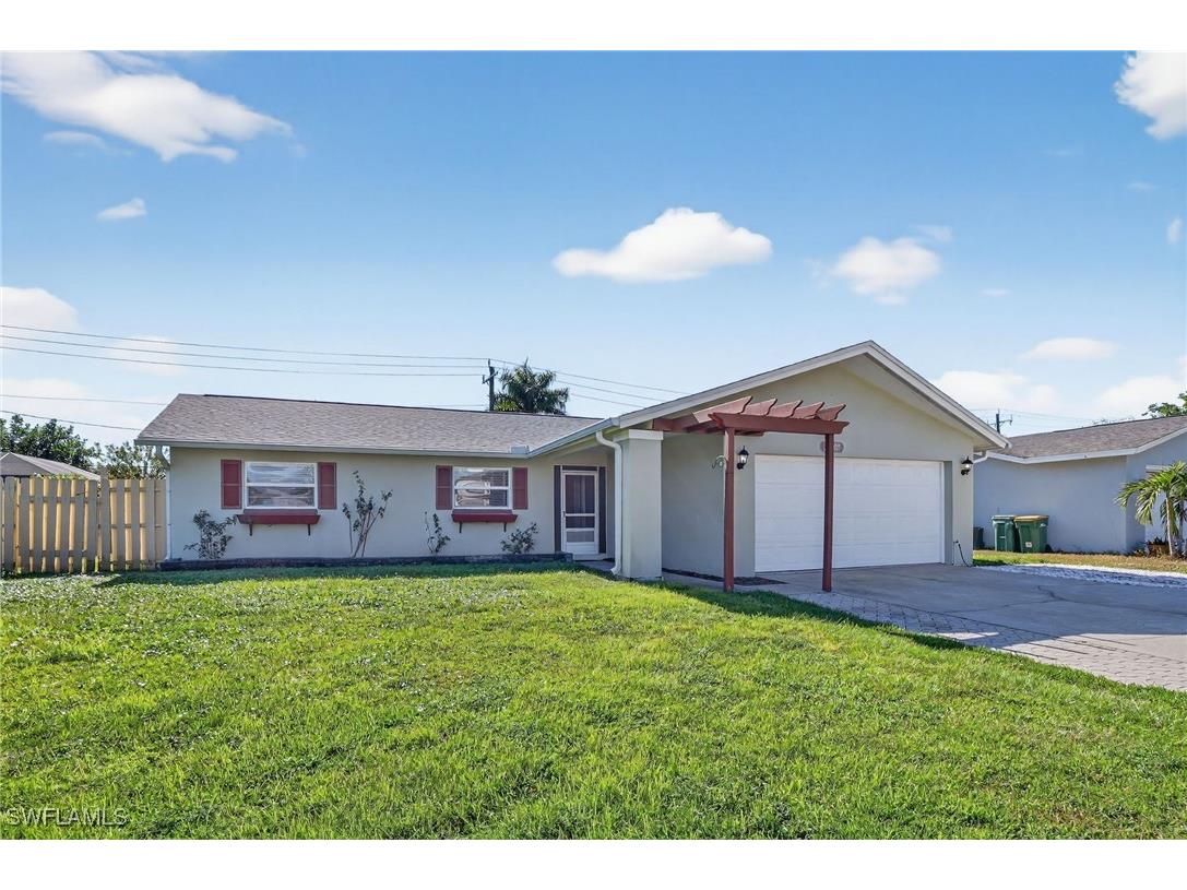 1336 Lake Shore Drive Naples FL 34103 225084990 image1