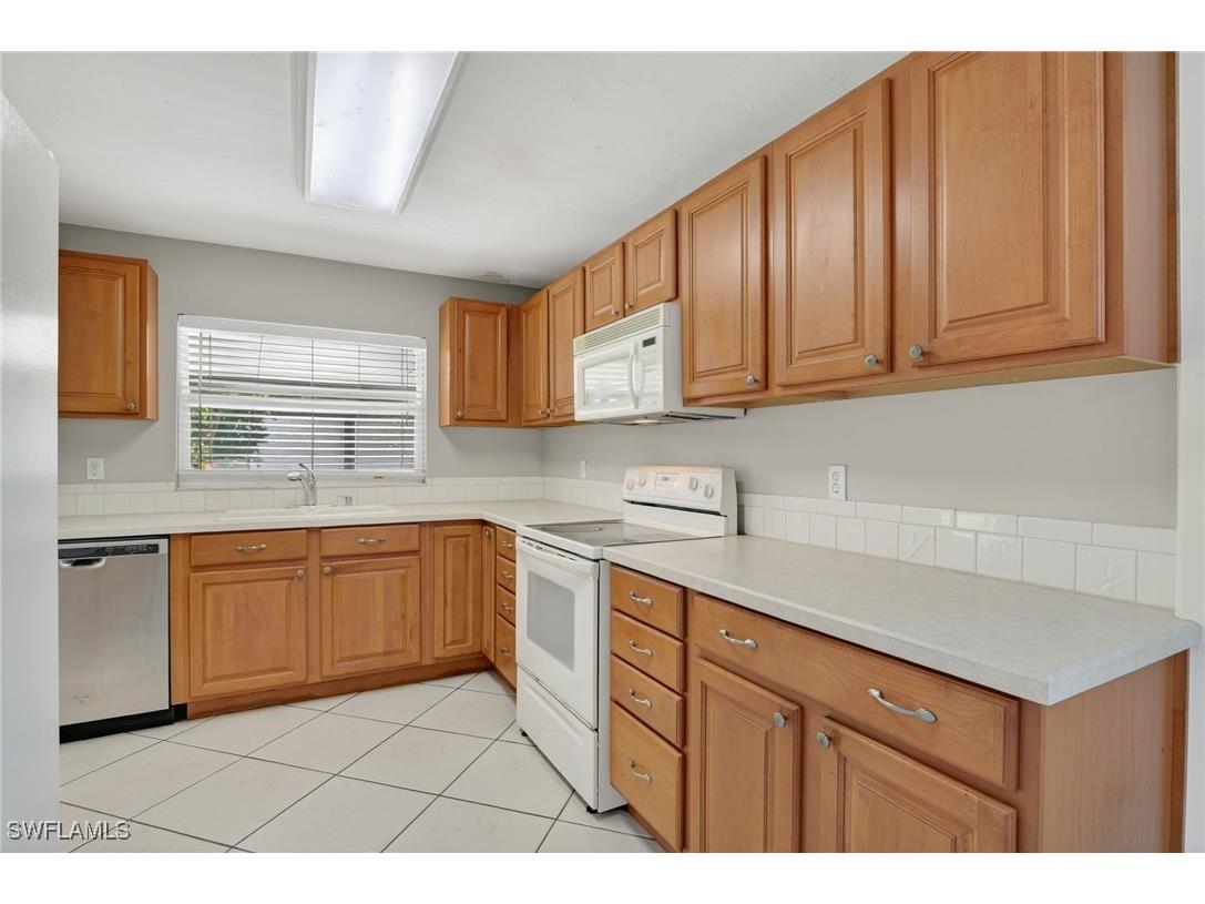 1336 Lake Shore Drive Naples FL 34103 225084990 image10