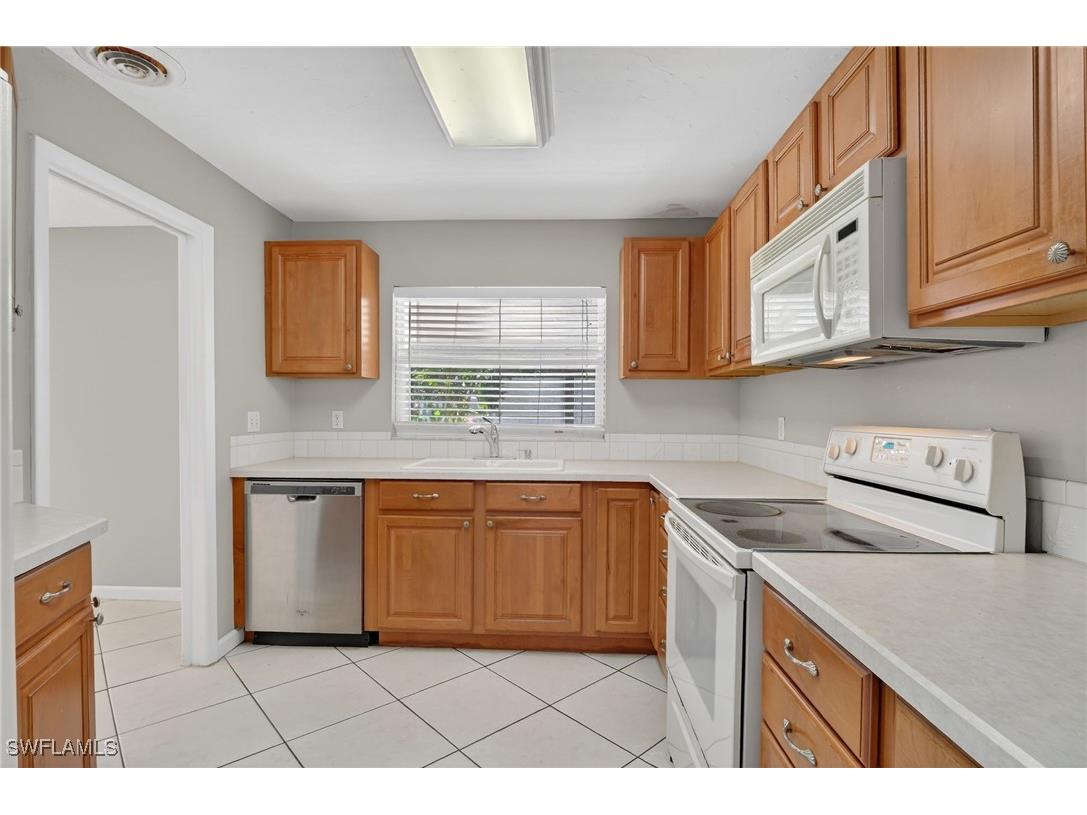 1336 Lake Shore Drive Naples FL 34103 225084990 image11