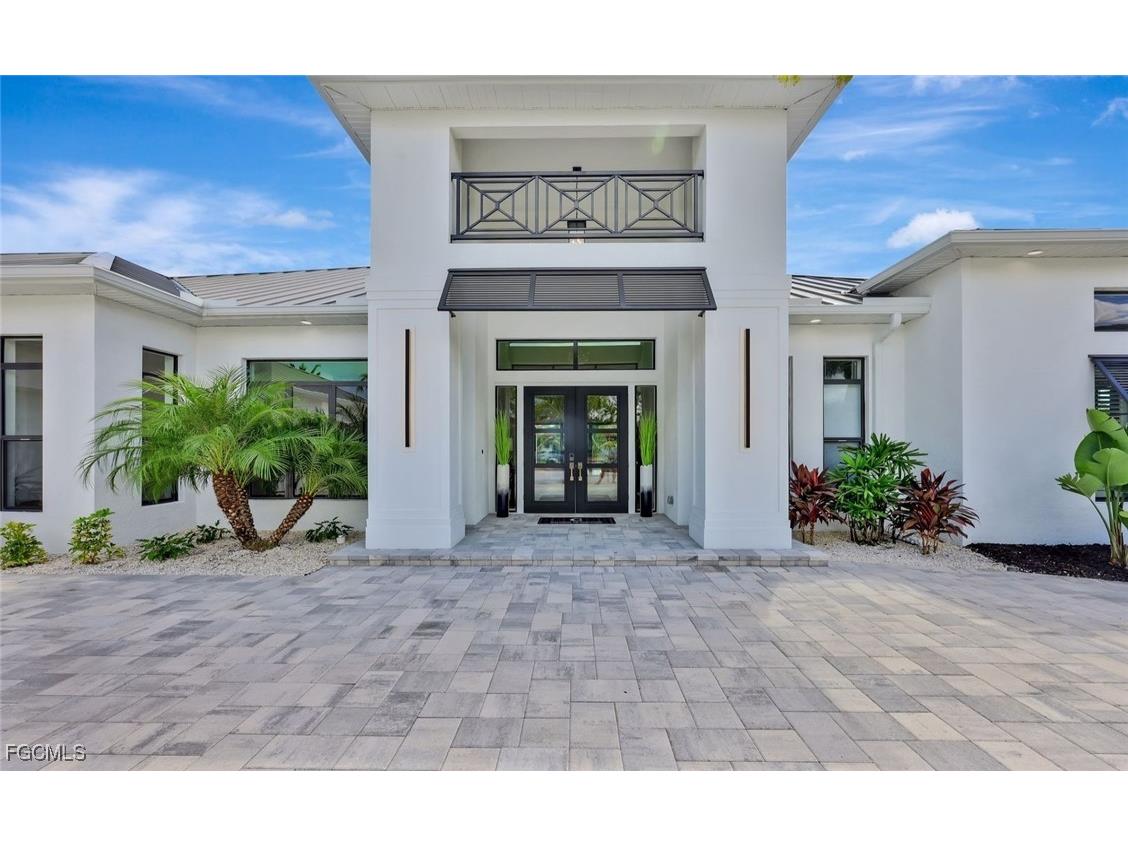 1337 Caloosa Drive Fort Myers FL 33901 2025021038 image1