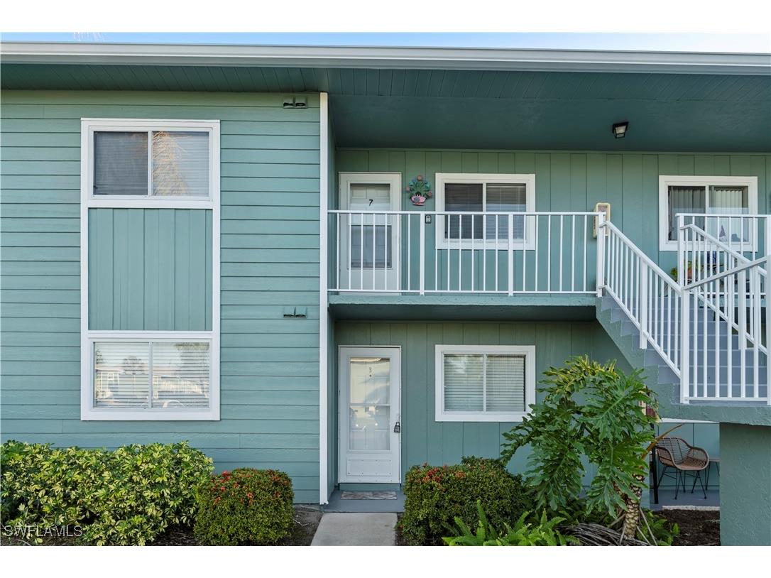 134 Cypress Way E #3 Naples FL 34110 226000660 image1