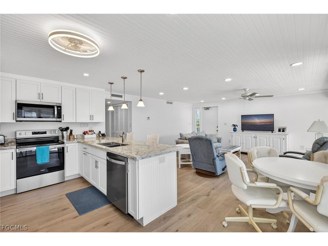 1341 Middle Gulf Drive #1-B Sanibel FL 33957 2026006037 image17