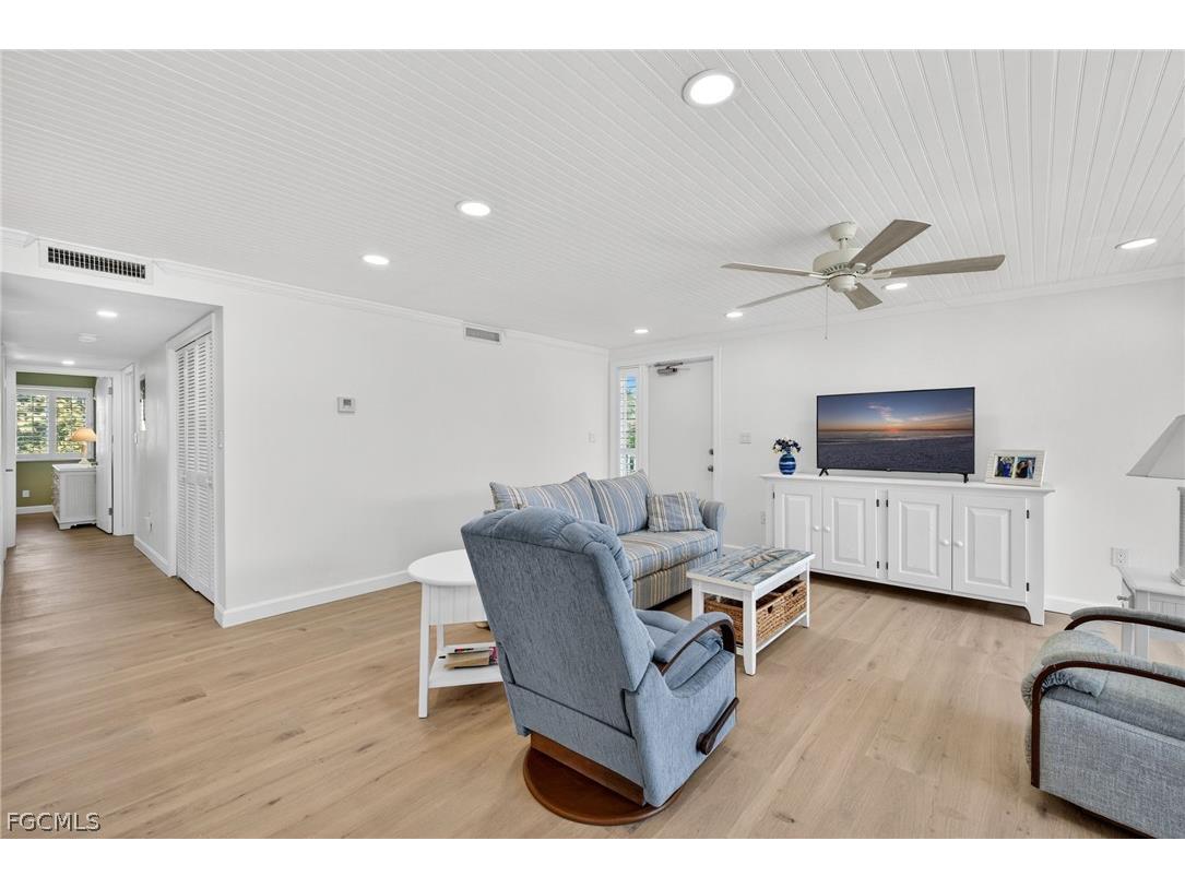 1341 Middle Gulf Drive #1-B Sanibel FL 33957 2026006037 image18