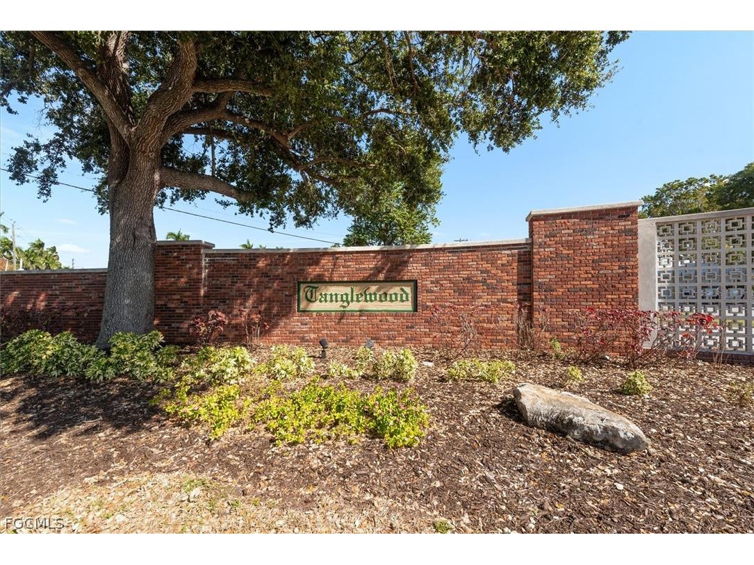 1344 Mayfair Terrace Fort Myers FL 33919 2026008339 image2