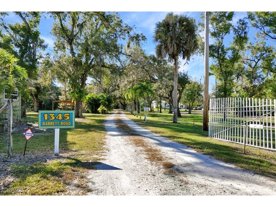 14630 Smokey Hollow Lane North Fort Myers FL 33903 2025021181 image2