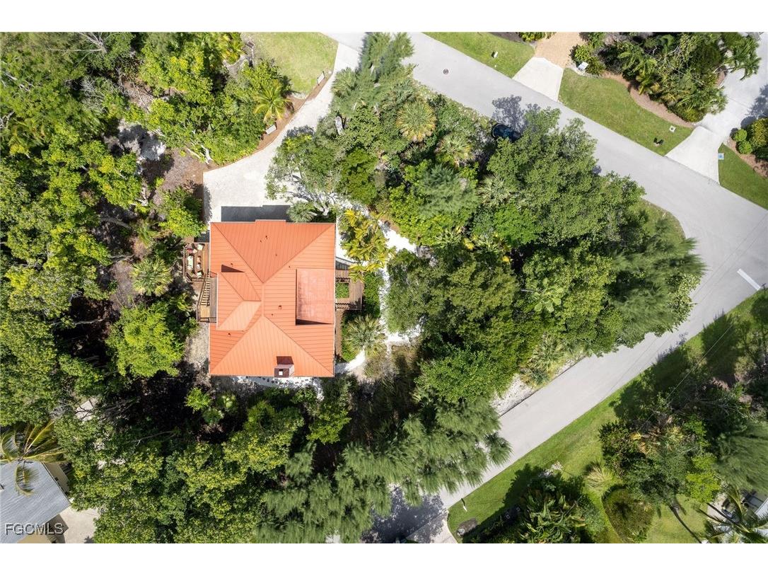 1345 Junonia Street Sanibel FL 33957 2025010162 image23