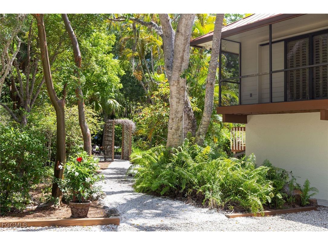 1345 Junonia Street Sanibel FL 33957 2025010162 image4