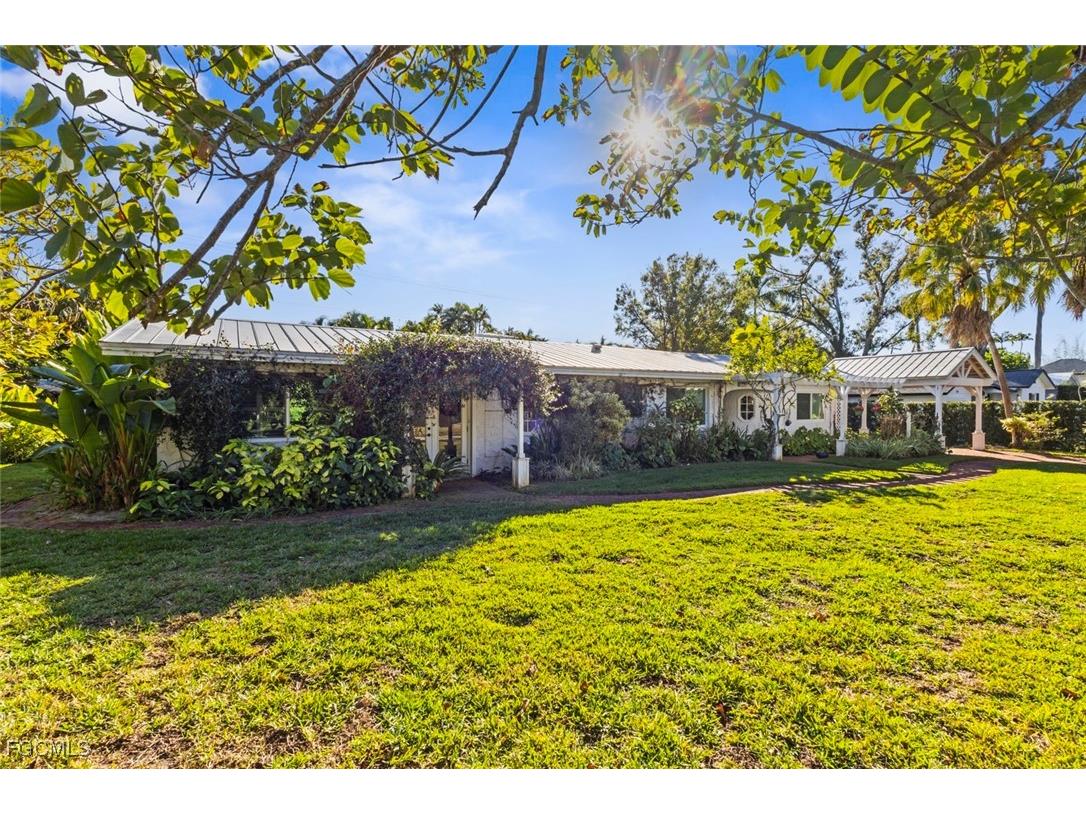 1348 Alcazar Avenue Fort Myers FL 33901 2026003051 image2