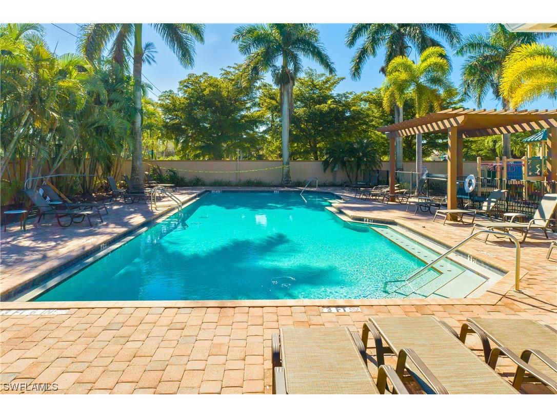 1349 Serrano Circle Naples FL 34105 223086101 image1