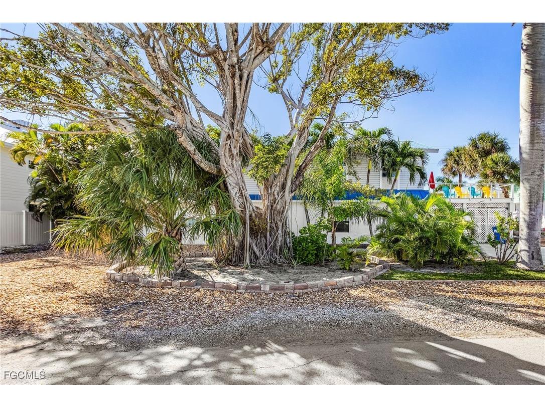 135 Delmar Avenue #A Fort Myers Beach FL 33931 2025013887 image3