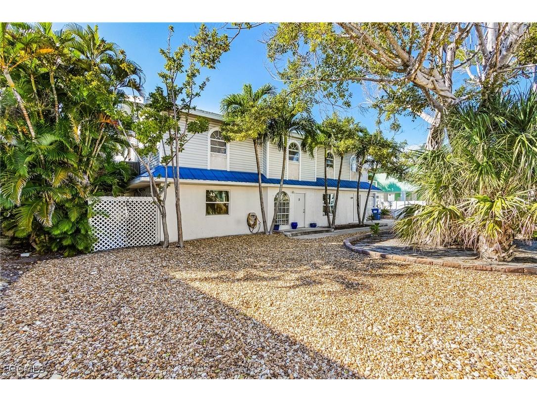 135 Delmar Avenue #C Fort Myers Beach FL 33931 2025020159 image1