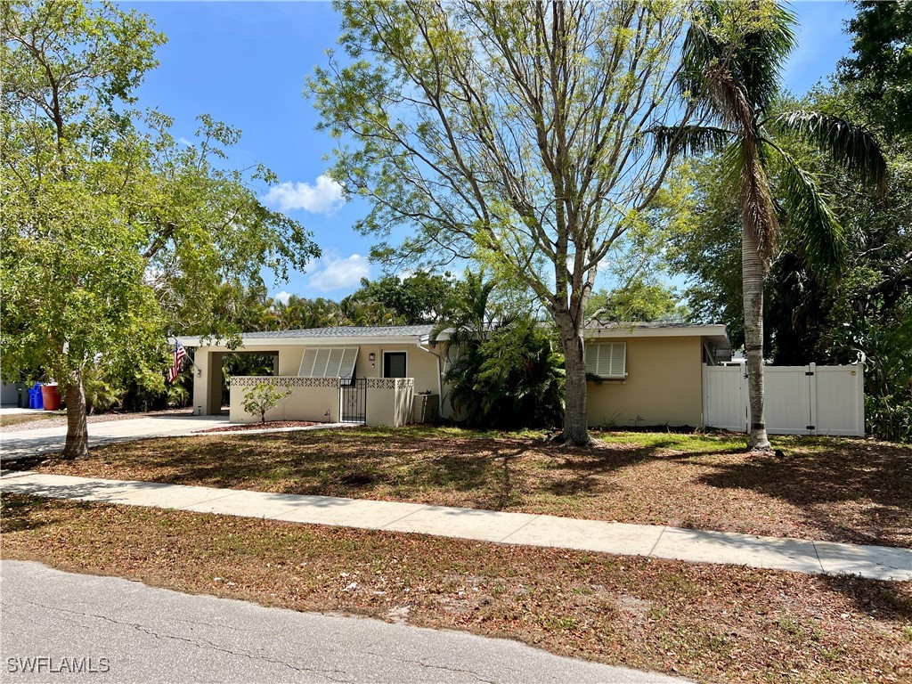 1350 Burtwood Drive Fort Myers FL 33901 225045406 image1