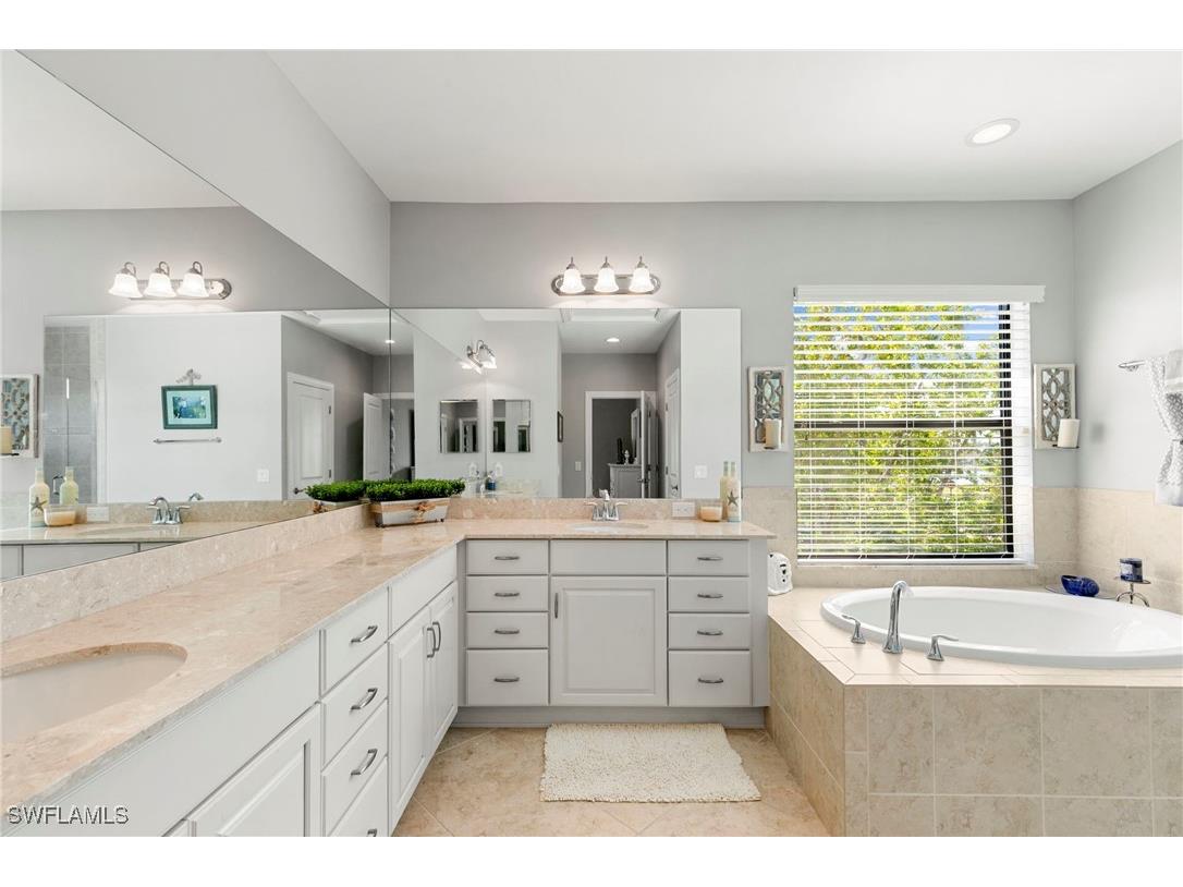 1350 Kendari Terrace Naples FL 34113 225084304 image18