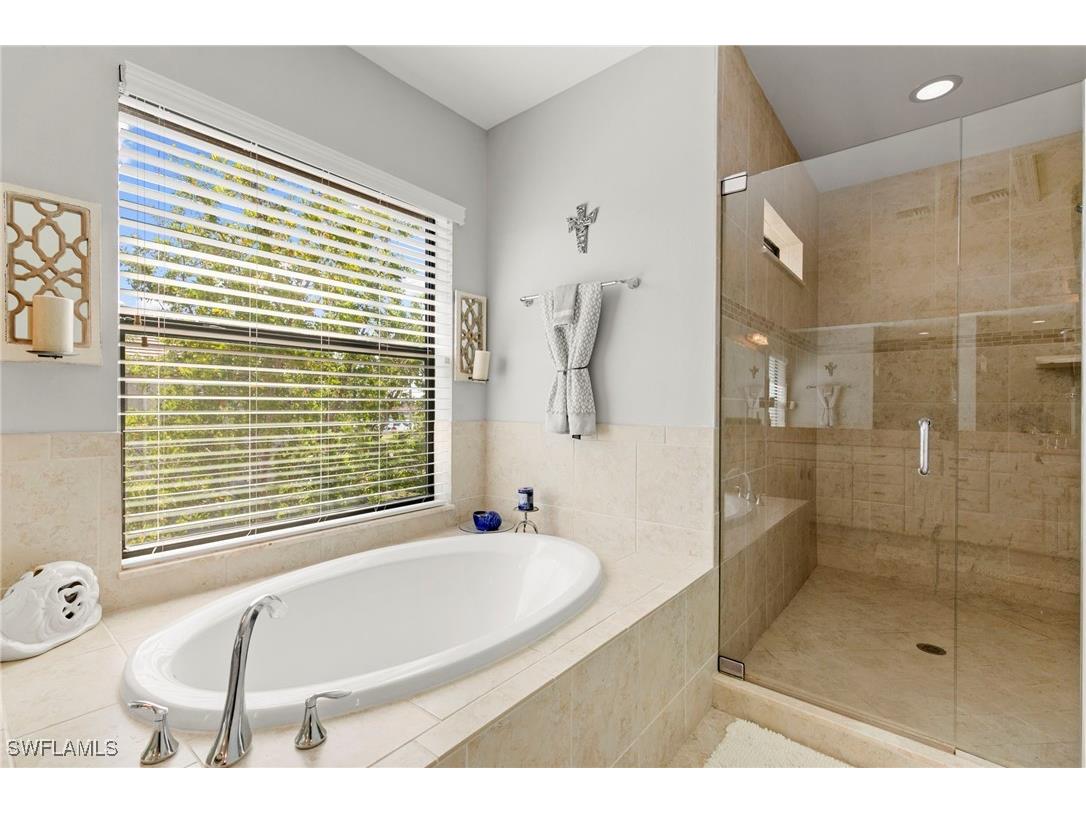 1350 Kendari Terrace Naples FL 34113 225084304 image19