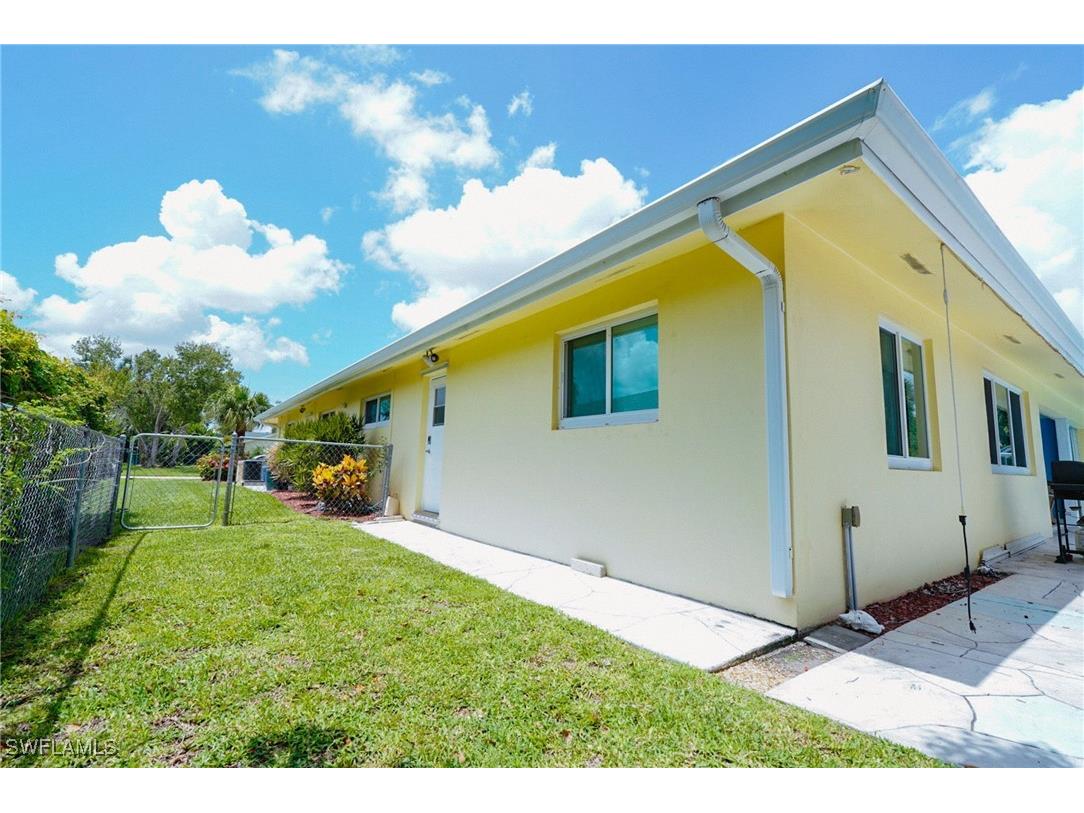 1351 Oaklawn Court Fort Myers FL 33919 225066424 image2
