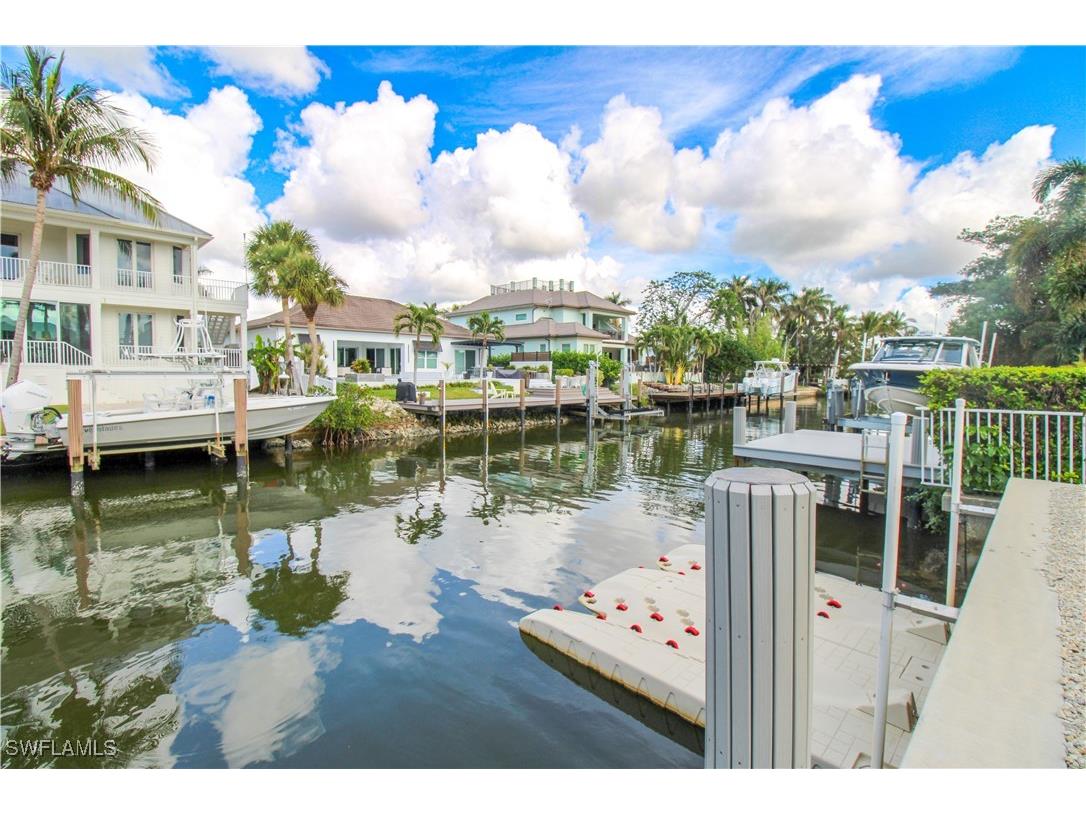 1353 Pelican Avenue Naples FL 34102 225083499 image1