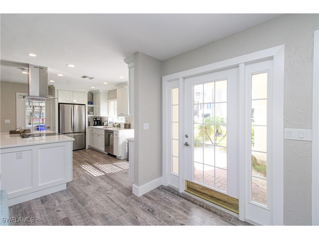 1353 Pelican Avenue Naples FL 34102 225083499 image11