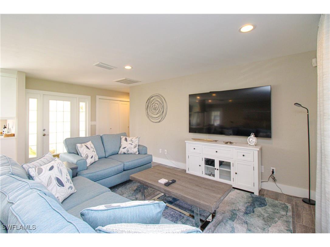 1353 Pelican Avenue Naples FL 34102 225083499 image12