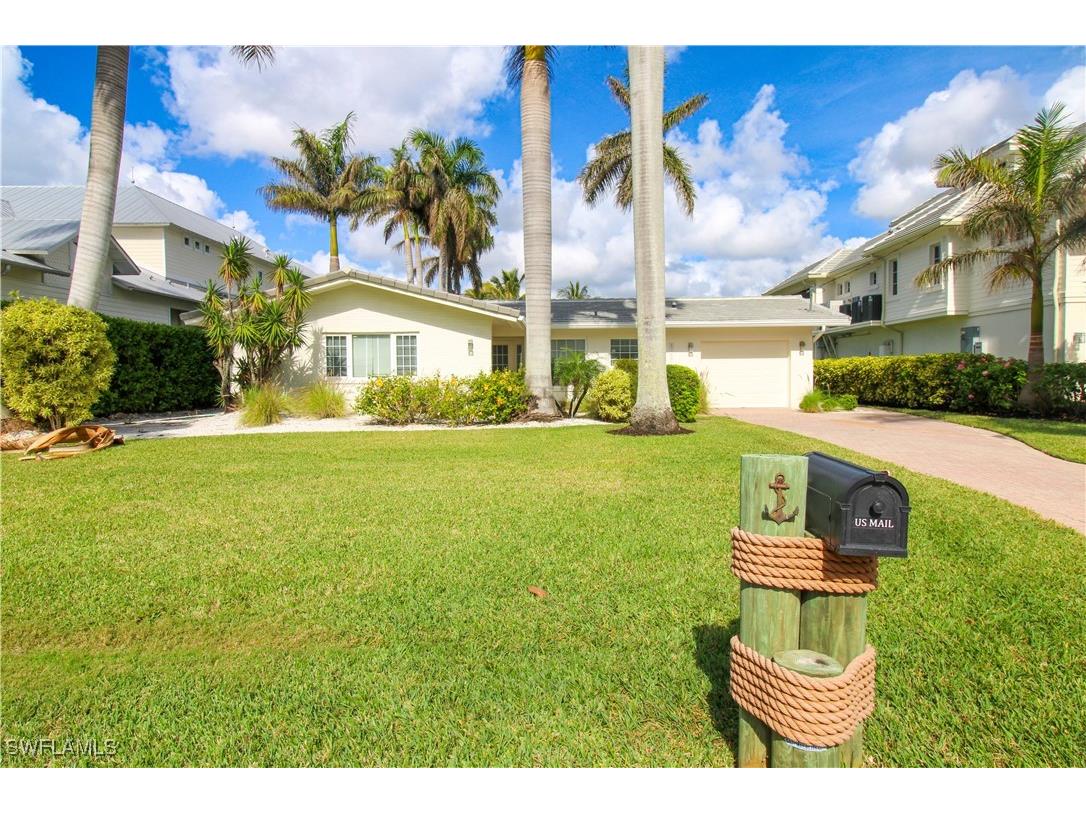 1353 Pelican Avenue Naples FL 34102 225083499 image2