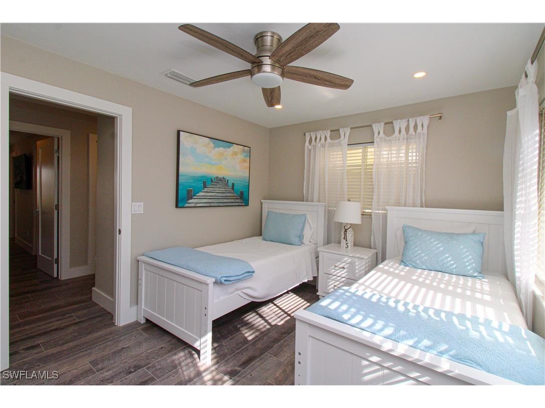 1353 Pelican Avenue Naples FL 34102 225083499 image32