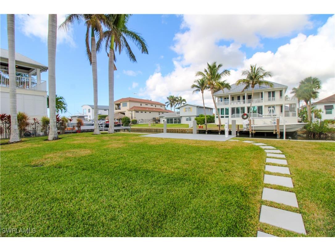 1353 Pelican Avenue Naples FL 34102 225083499 image4