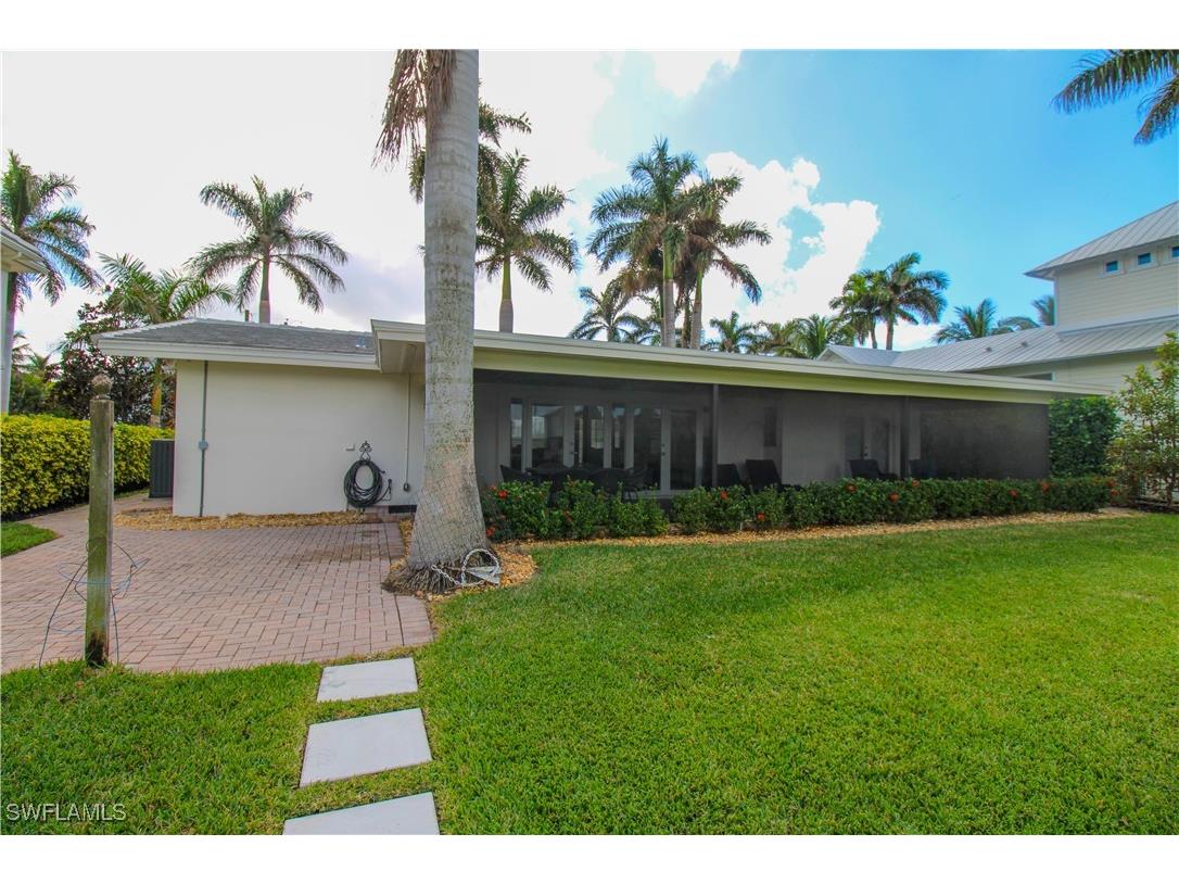 1353 Pelican Avenue Naples FL 34102 225083499 image5