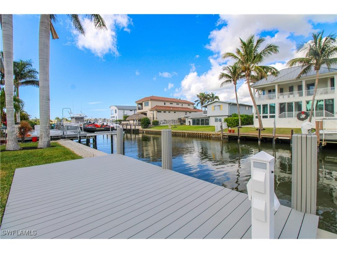 1353 Pelican Avenue Naples FL 34102 225083499 image7