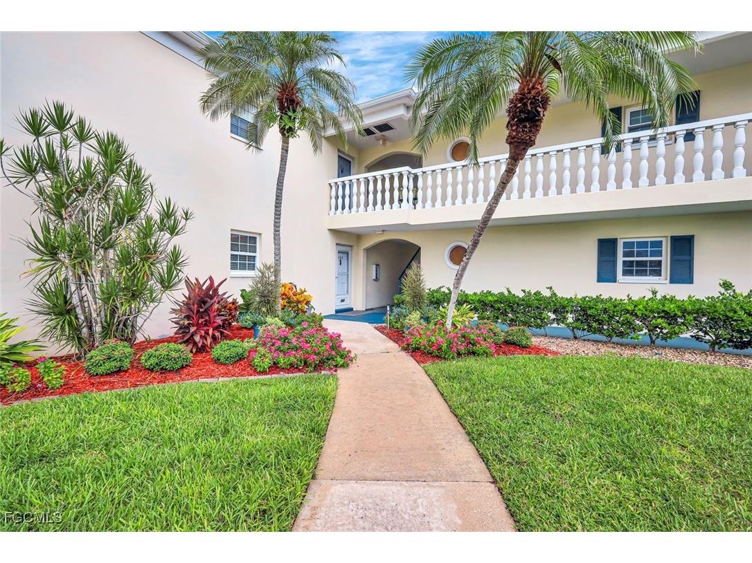 13530 Stratford Place Circle #104 Fort Myers FL 33919 2025000069 image1