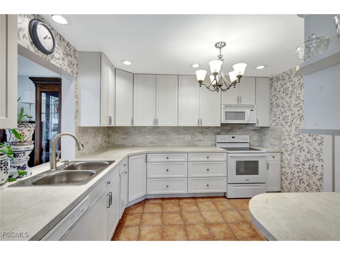 13530 Stratford Place Circle #104 Fort Myers FL 33919 2025000069 image3