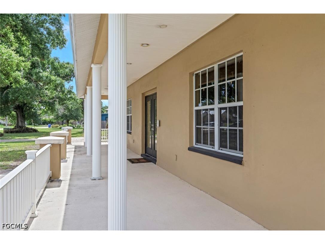 1357 Osceola Drive Fort Myers FL 33901 2026022632 image4
