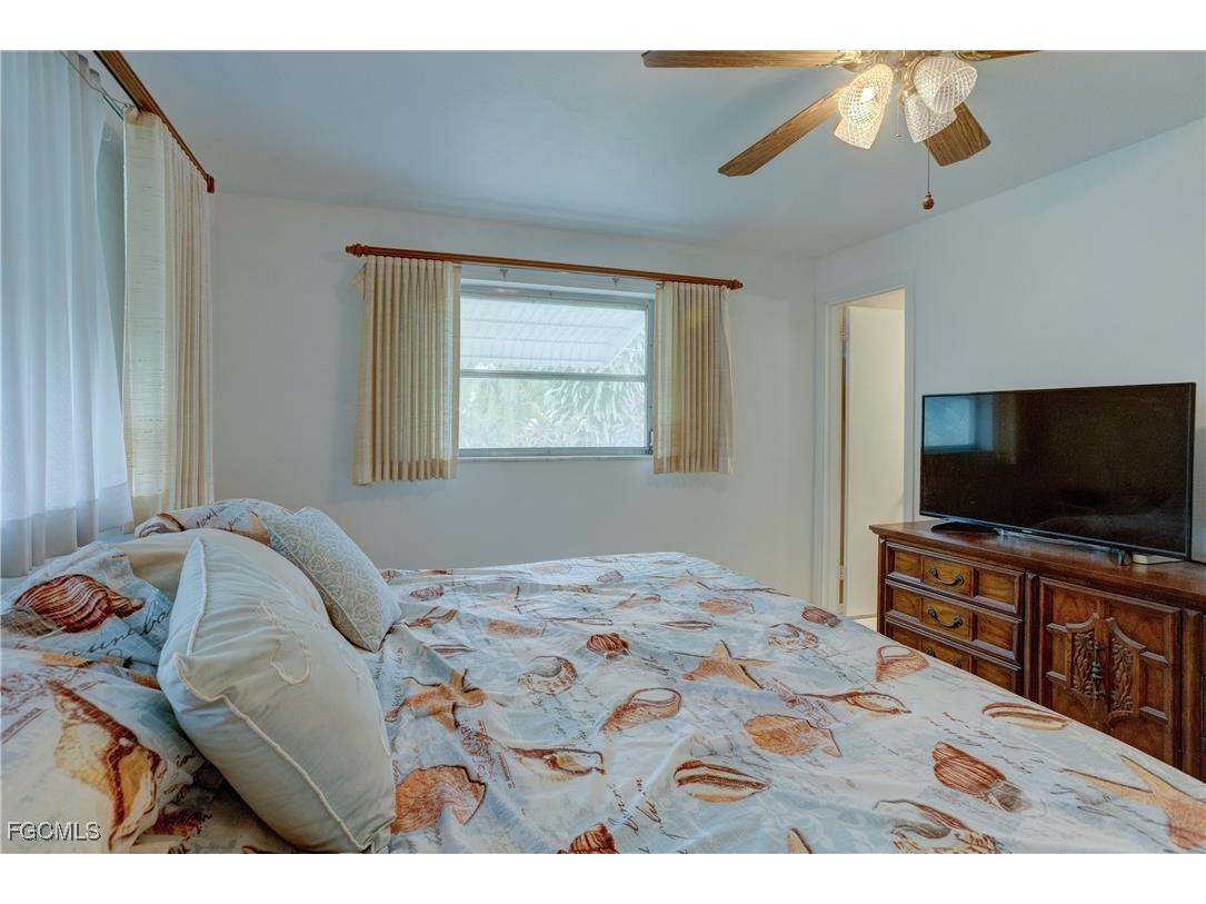 1358 Sunrise Drive North Fort Myers FL 33917 2025009540 image13