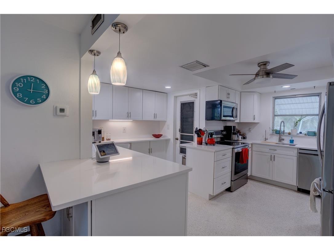 1358 Sunrise Drive North Fort Myers FL 33917 2025009540 image8