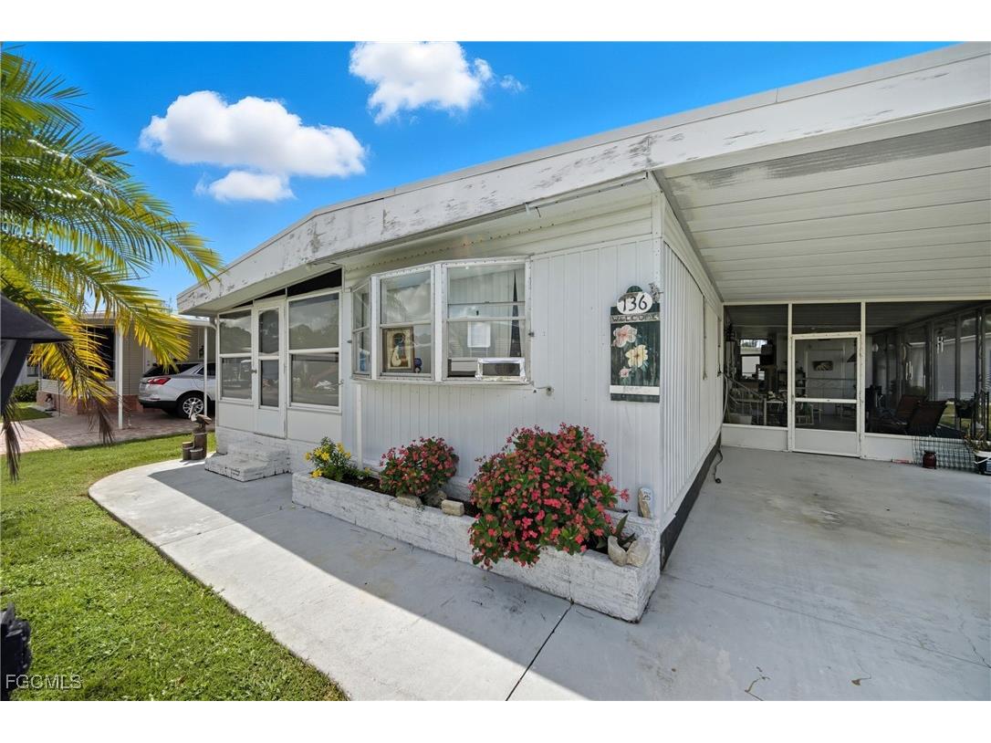 136 Lexington Avenue Fort Myers FL 33908 2025011516 image1