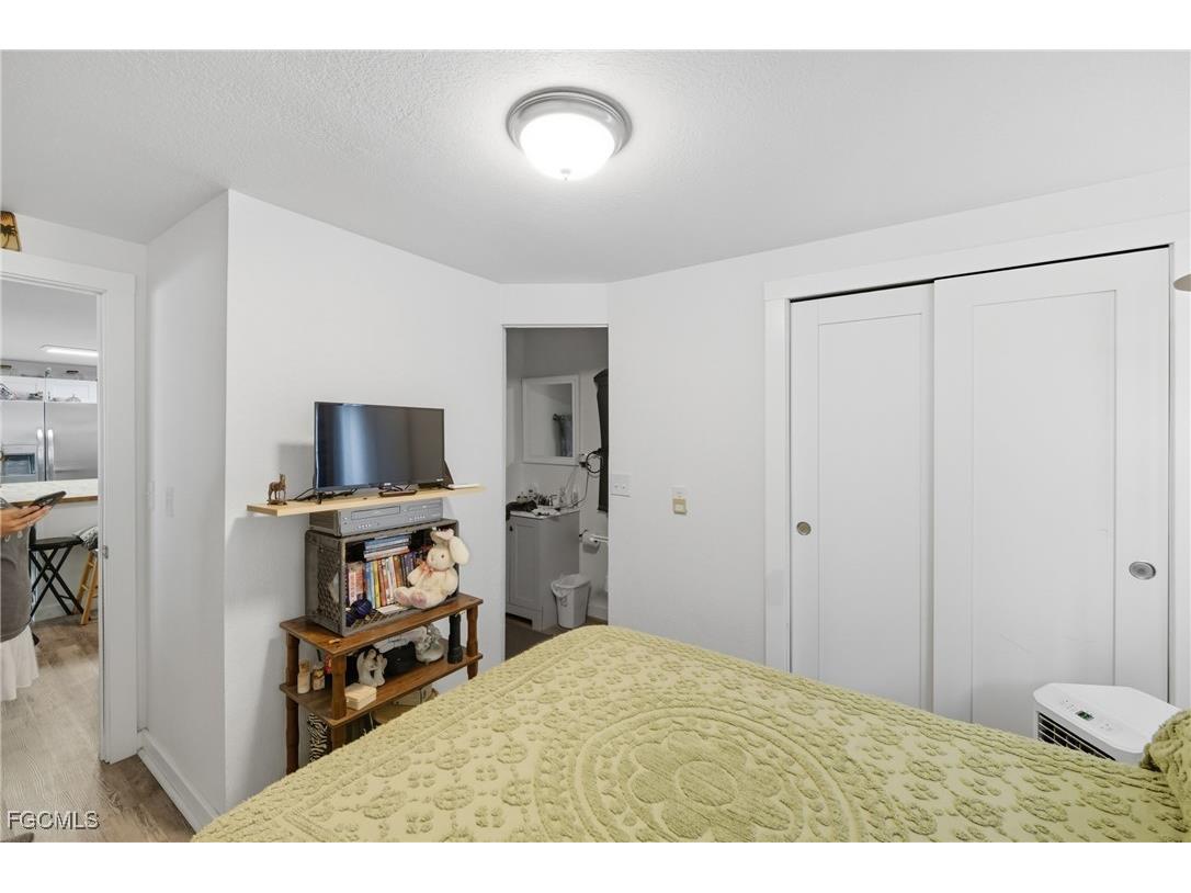 136 Lexington Avenue Fort Myers FL 33908 2025011516 image12