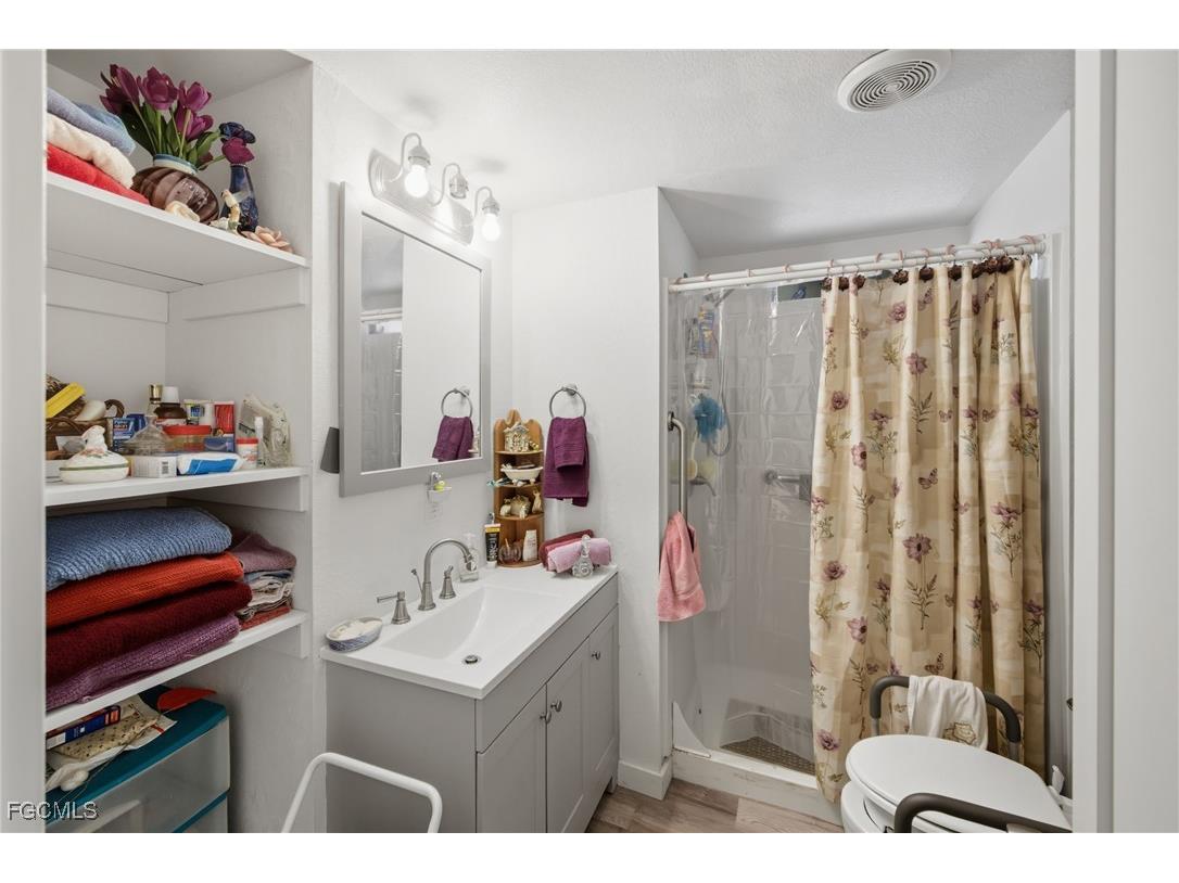 136 Lexington Avenue Fort Myers FL 33908 2025011516 image18