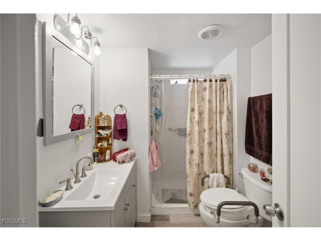 136 Lexington Avenue Fort Myers FL 33908 2025011516 image19