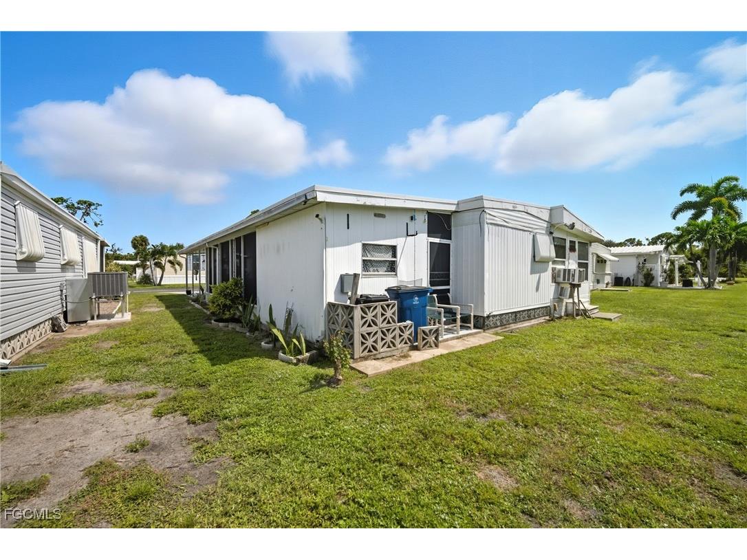 136 Lexington Avenue Fort Myers FL 33908 2025011516 image24