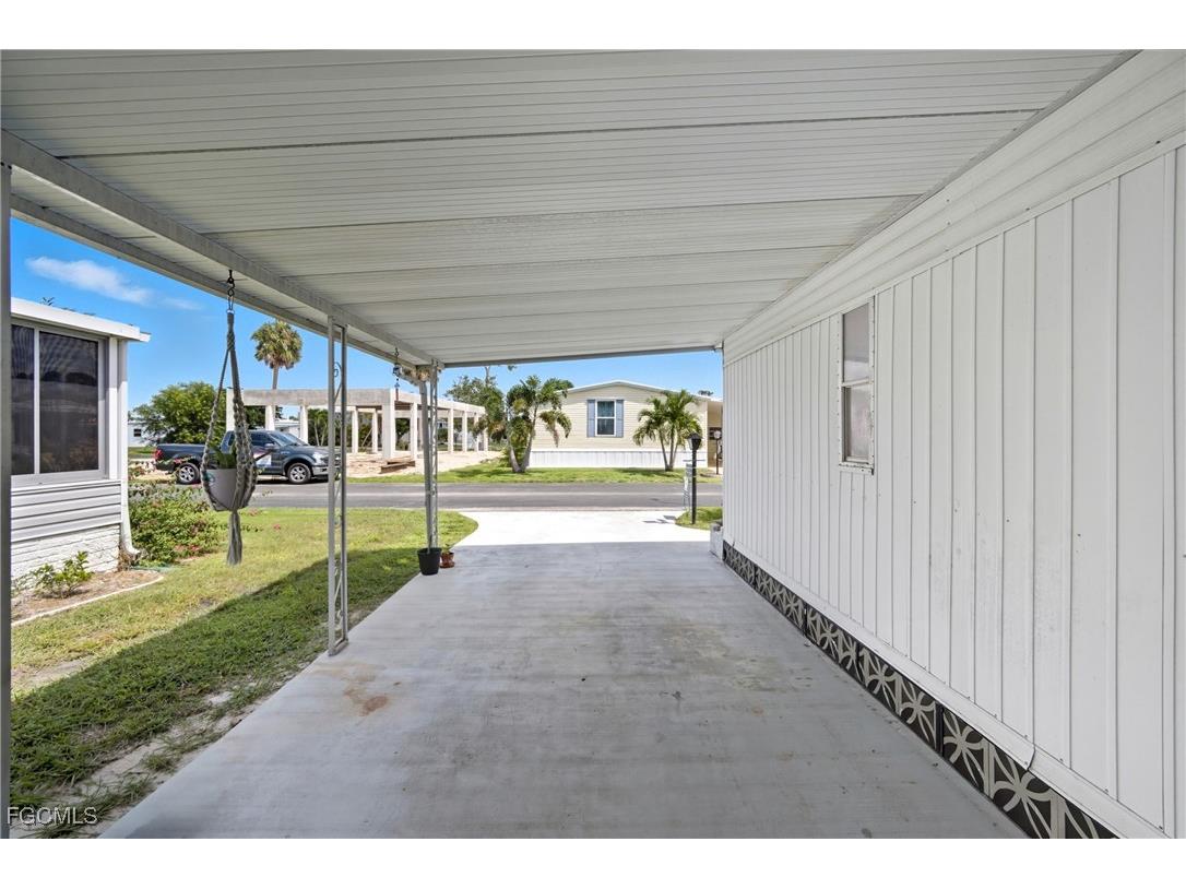 136 Lexington Avenue Fort Myers FL 33908 2025011516 image4