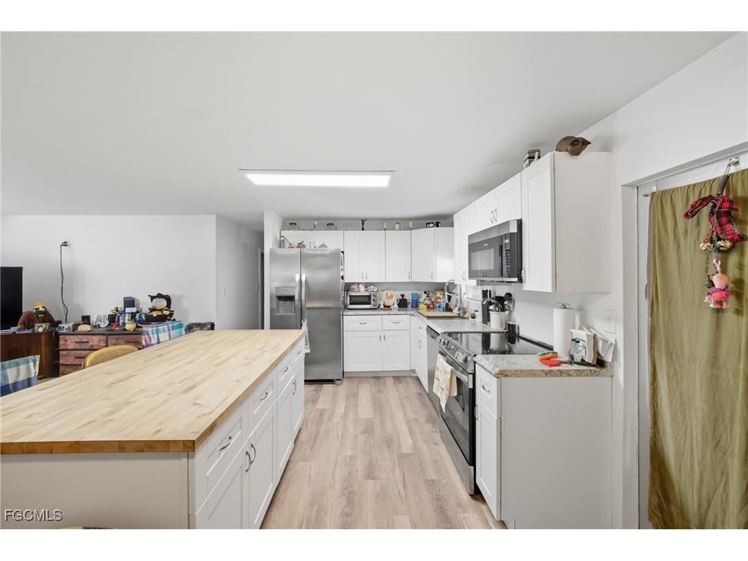 136 Lexington Avenue Fort Myers FL 33908 2025011516 image5