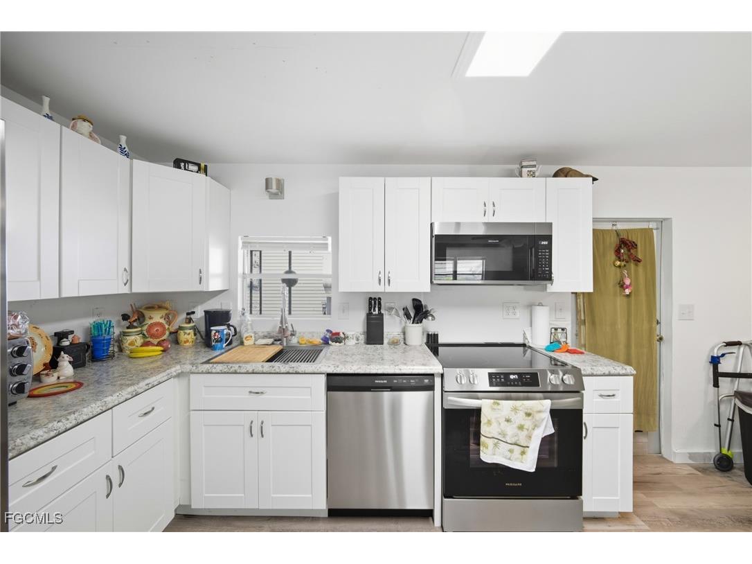 136 Lexington Avenue Fort Myers FL 33908 2025011516 image6