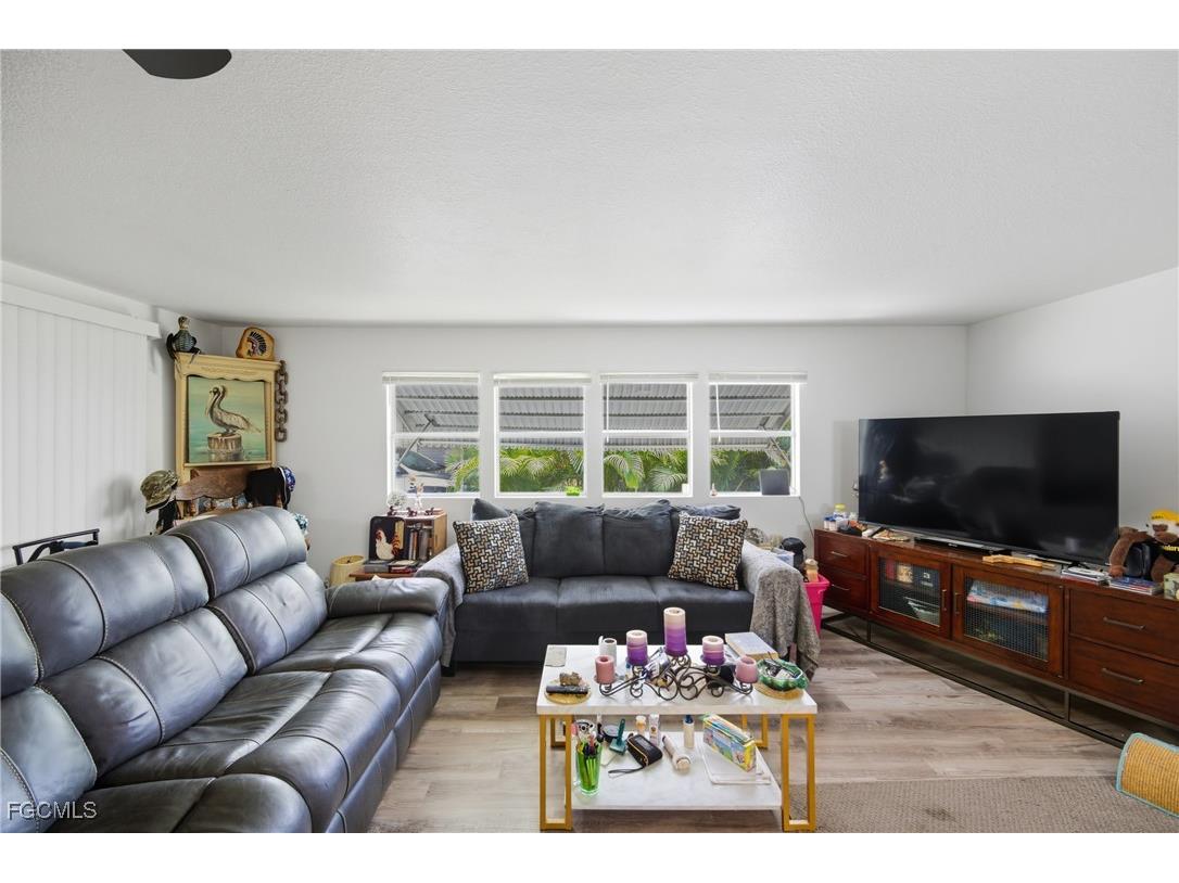 136 Lexington Avenue Fort Myers FL 33908 2025011516 image8