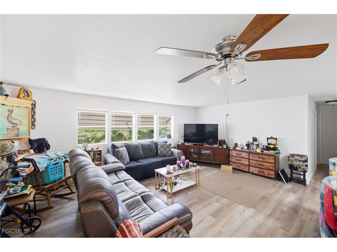136 Lexington Avenue Fort Myers FL 33908 2025011516 image9