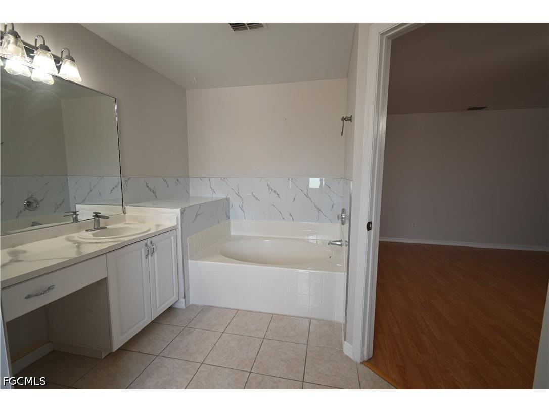 136 SE 19th Lane Cape Coral FL 33990 2026017188 image11