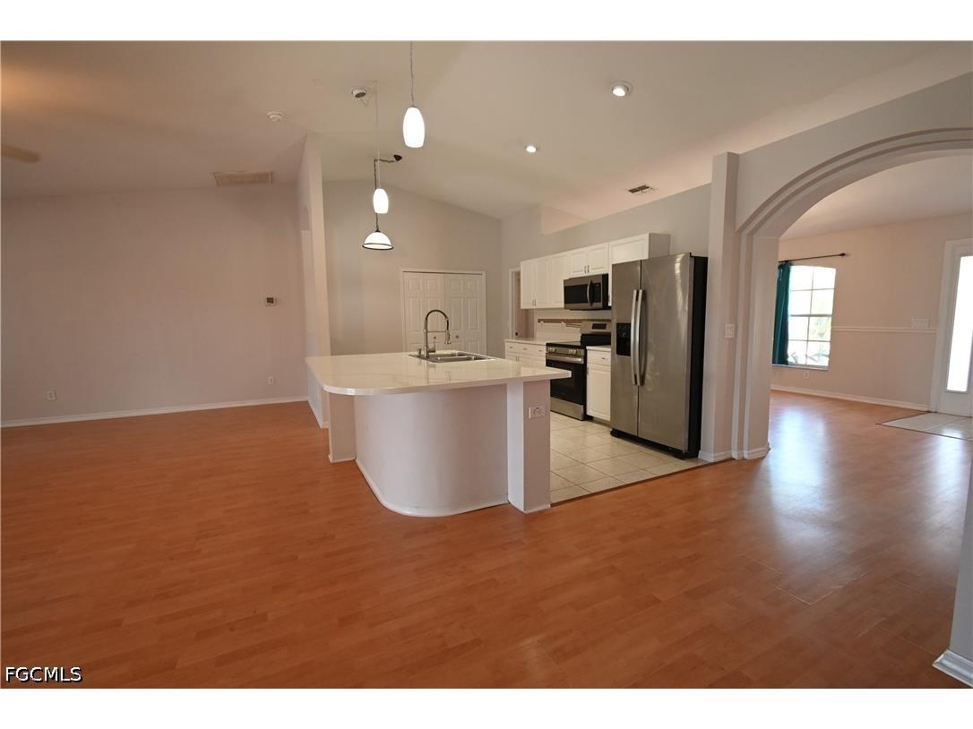 136 SE 19th Lane Cape Coral FL 33990 2026017188 image6