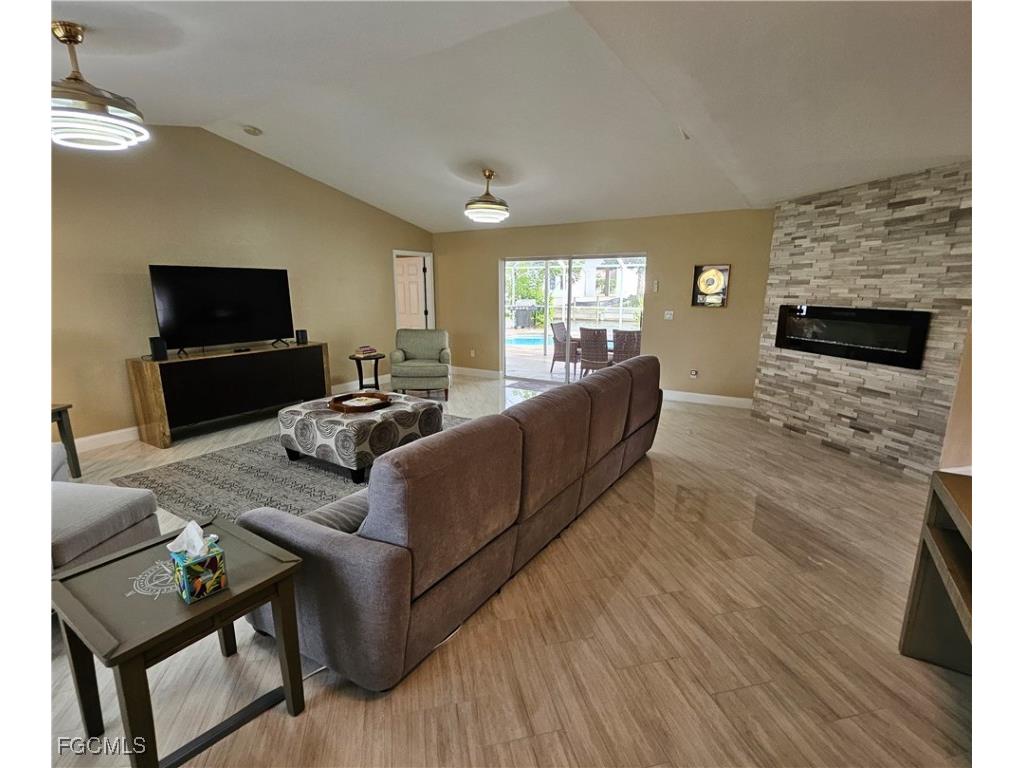 136 SE 5th Street Cape Coral FL 33990 2025016468 image3