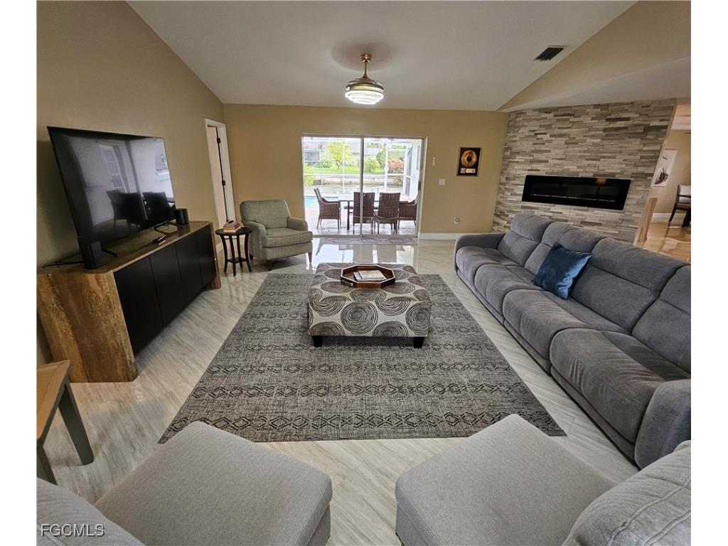 136 SE 5th Street Cape Coral FL 33990 2025016468 image4