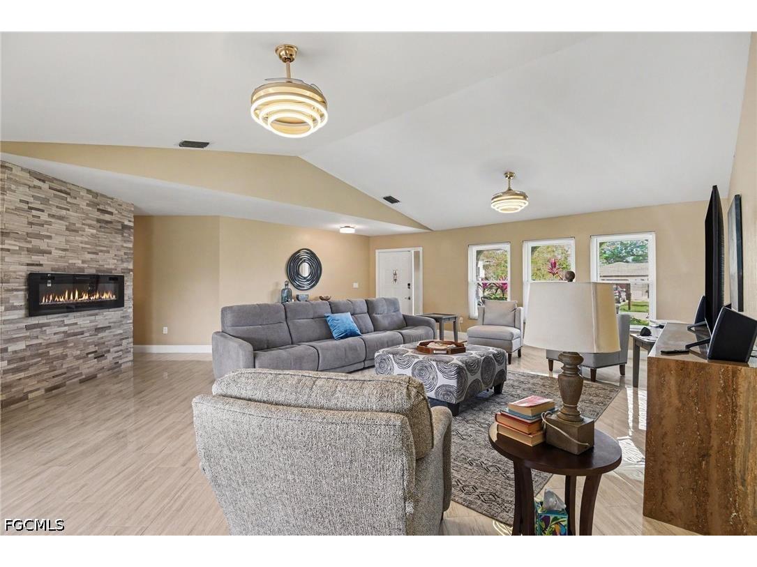 136 SE 5th Street Cape Coral FL 33990 2026019773 image8