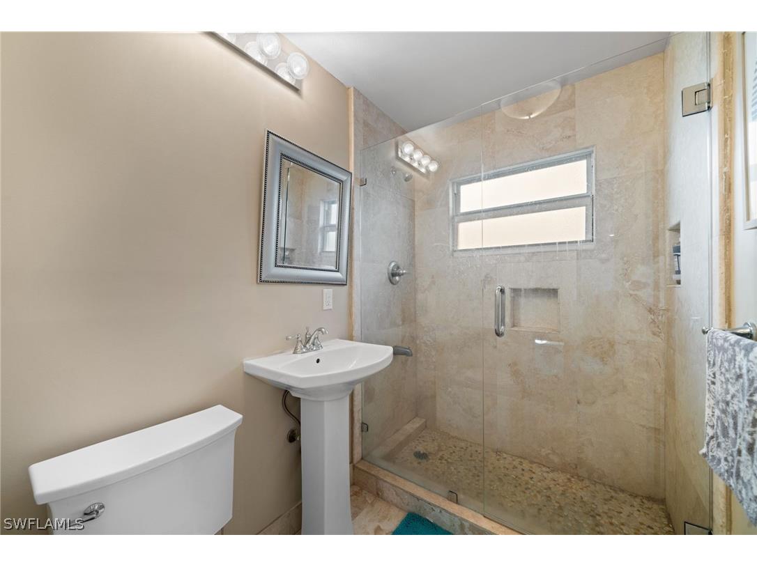 1360 Chesapeake Avenue Naples FL 34102 226006808 image20